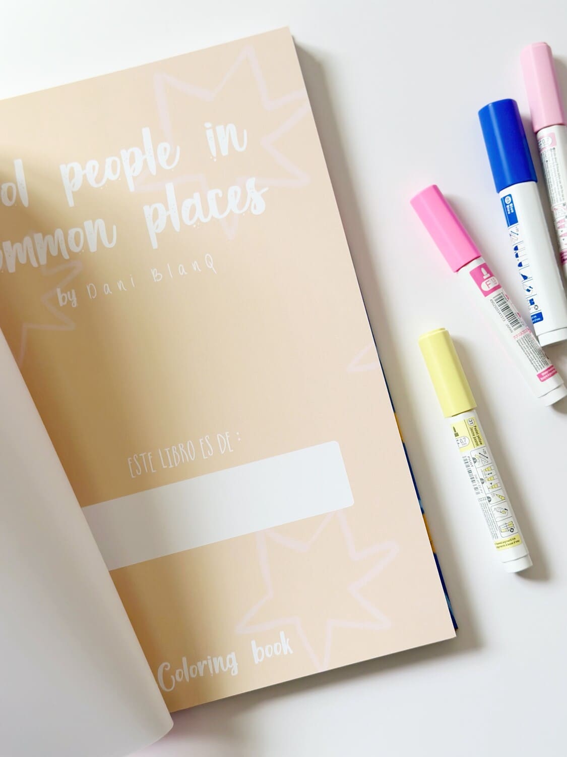 Libro para colorear Cool People in Common Places